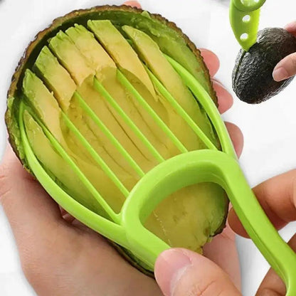 Cutting a avocado with the Avocado Master Pro - myHelestia