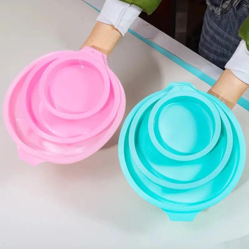 Set of three different sizes of the Perfect Bake Silicone Cake Pan Set - myHelestia