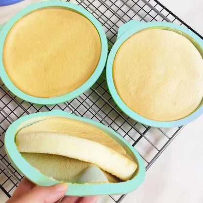 Non-stick can on the Perfect Bake Silicone Cake Pan Set - myHelestia